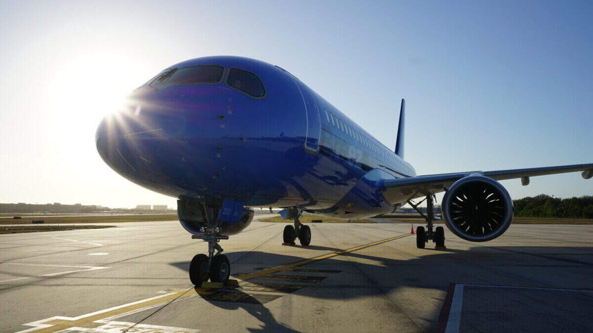 Breeze Airways extends service at Gulfport and offers sale